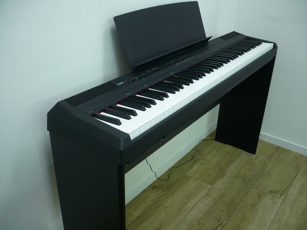 スタイリッシュなデジタルピアノ ヤマハP-105 スタンド付が入荷いたし ...